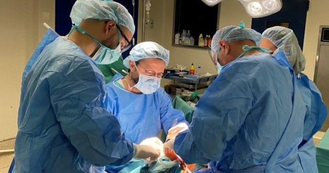 Primeira Cirurgia na Europa com um novo distrator de alongamento ósseo